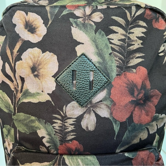 Herschel Backpack: Tropical Print - Picture 16 of 16